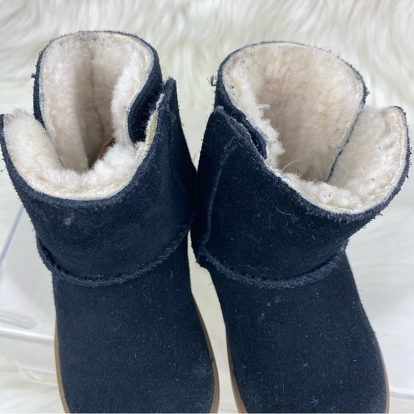 UGG KEELA BLACK SUEDE KIDS BOOTS - Picture 7 of 8